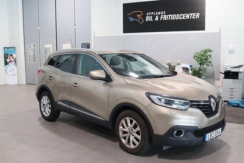 Ljusbrun (brun) Begagnad 2016 Renault Kadjar SUV | 109 900 kr (Marknadspris) - Bild 1/4
