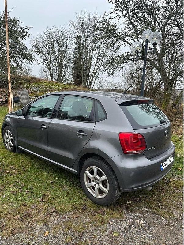 Begagnad VW Polo 90 HK (66 kW) 2011 Grå Halvkombi