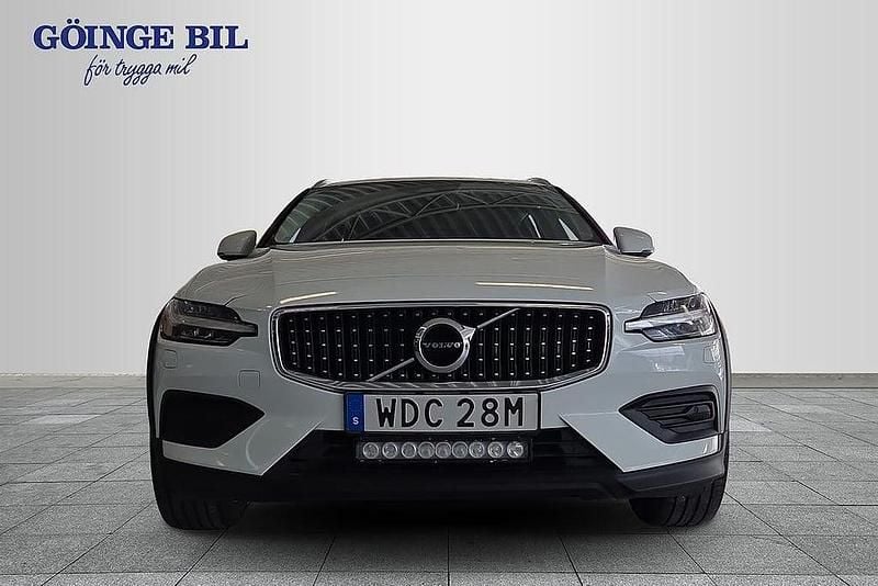 Begagnad Volvo V60 CC 200 HK (147 kW) 2022 Vit Kombi