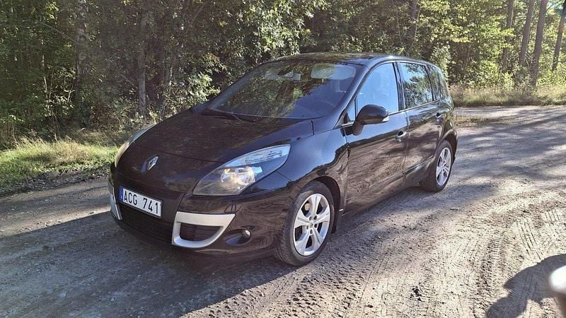 Svart Begagnad 2010 Renault Scénic III Minibuss | 28 000 kr (Superpris) - Bild 1/4