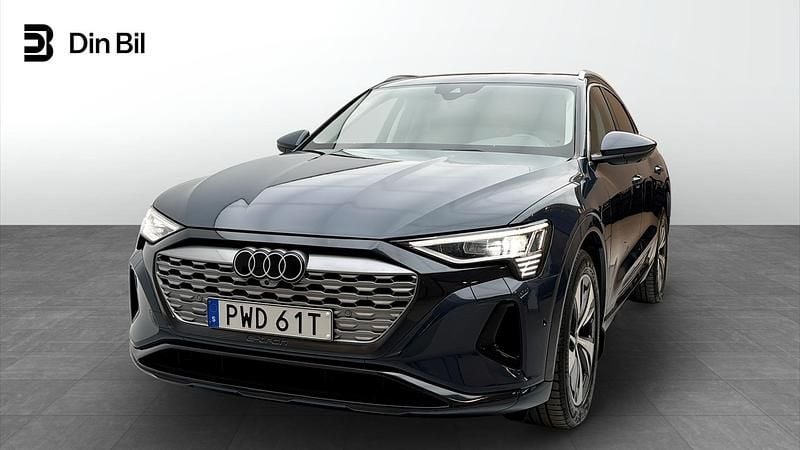 Begagnad Audi Q8 e-tron 300 kW (408 HK) 2024 Blå SUV