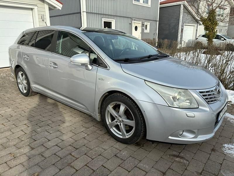 Begagnad Toyota Avensis 177 HK (130 kW) 2011 Kombi
