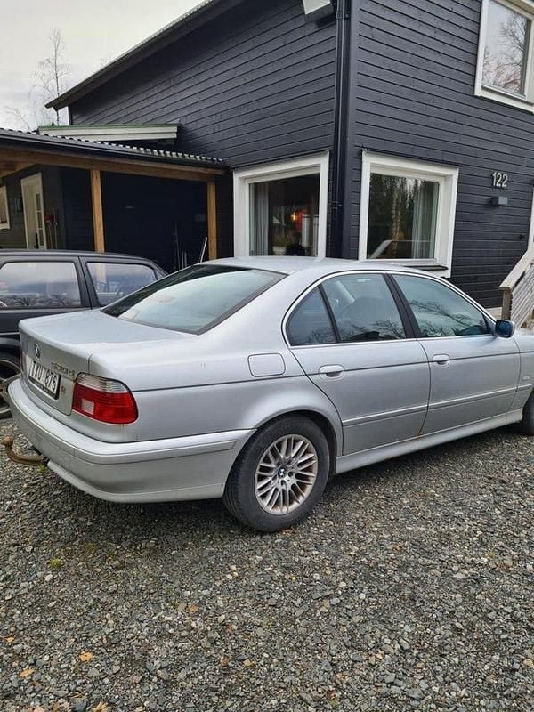 Begagnad 2003 BMW 530 Sedan | 35 000 kr - Bild 1/1