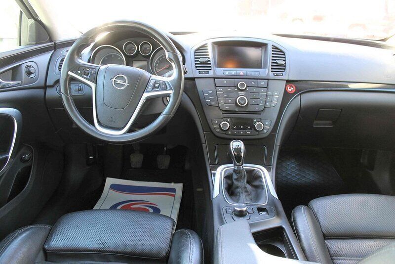 Begagnad Opel Insignia Cosmo 161 HK (118 kW) 2010 Vit Kombi