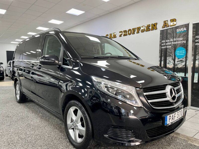 Svart Begagnad 2017 Mercedes V250 Avantgarde Minibuss | 409 900 kr (Marknadspris) - Bild 1/4