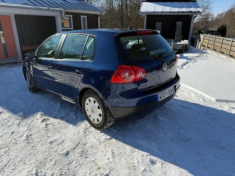 Begagnad VW Golf VI 102 HK (75 kW) 2009 Halvkombi