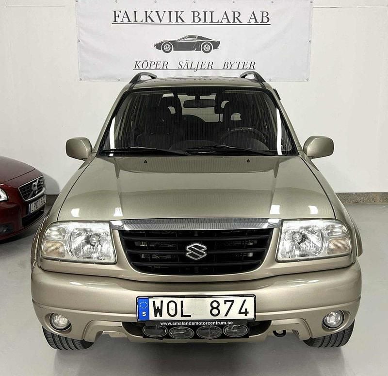 Ljusbrun (brun) Begagnad 2005 Suzuki Grand Vitara SUV | 32 900 kr (Marknadspris) - Bild 1/4