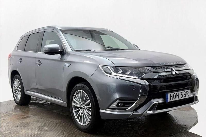 Begagnad Mitsubishi Outlander 224 HK (164 kW) 2019 Grå SUV