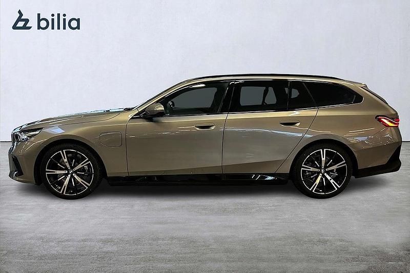 Begagnad BMW 530e 2026 Grå Kombi