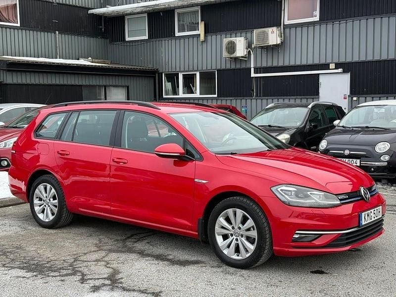 Begagnad VW Golf VIII 131 HK (96 kW) 2020 Röd