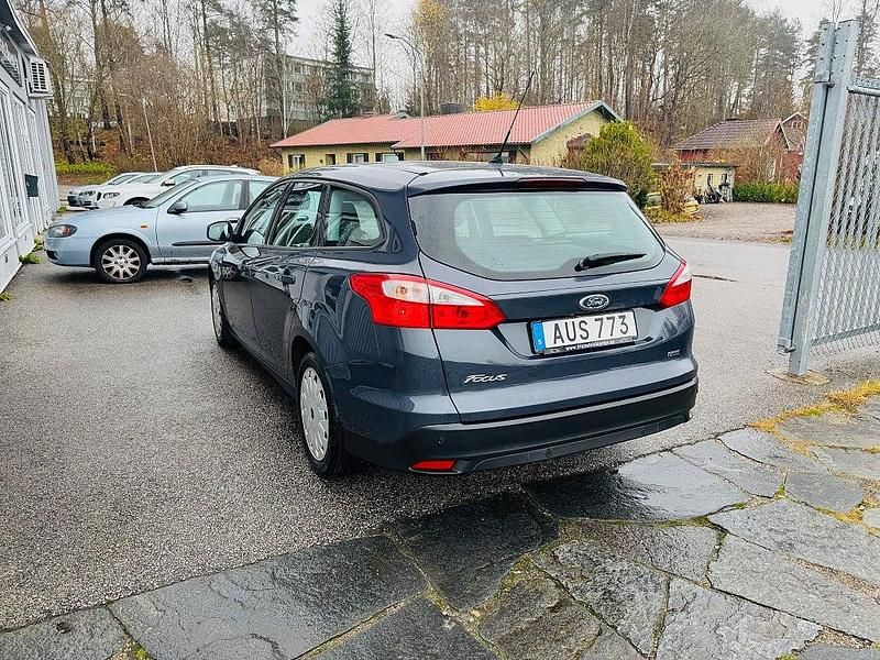 Begagnad Ford Focus 105 HK (77 kW) 2014 Grå Kombi