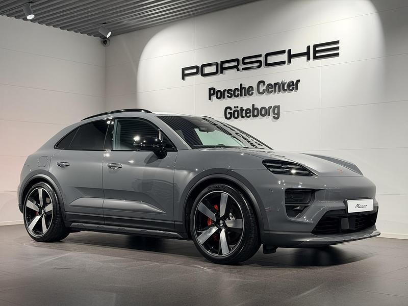Grå (grey) Ny 2025 Porsche Macan SUV | 1 344 800 kr - Bild 1/4