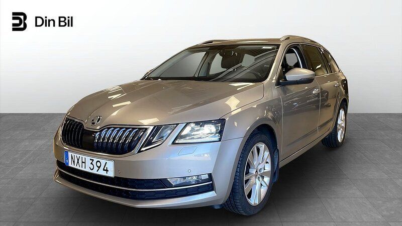 Ljusbrun (cappuccino beige metallic) Begagnad 2017 Skoda Octavia Style Kombi | 154 900 kr (Marknadspris) - Bild 1/4
