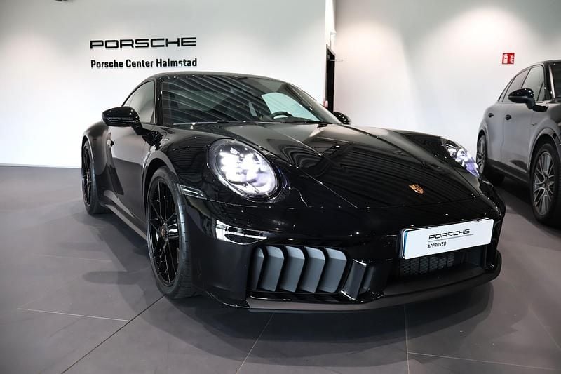 Begagnad Porsche 911 541 HK (397 kW) 2025 Svart Sportkupé