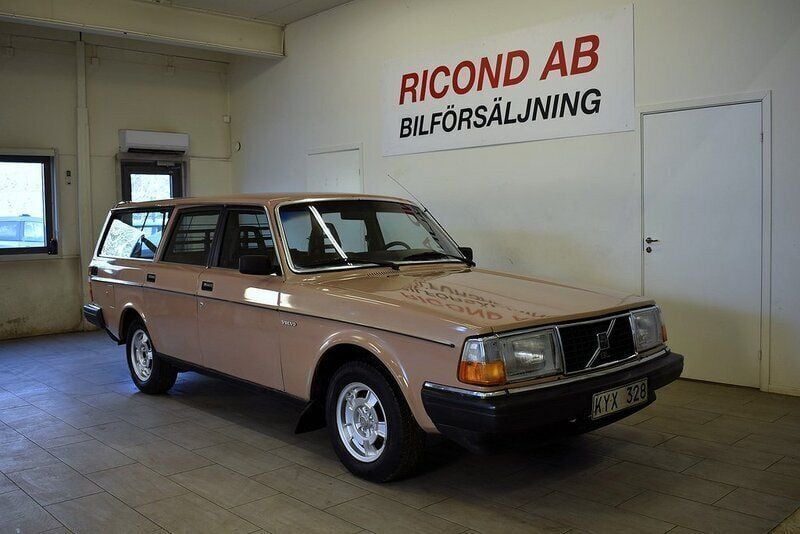 Ljusbrun Begagnad 1981 Volvo 245 Kombi | 49 900 kr - Bild 1/4