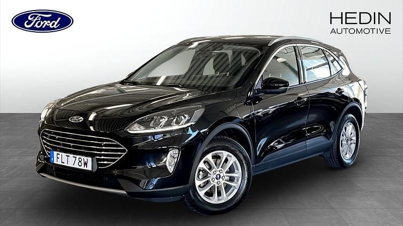 Silver Begagnad 2022 Ford Kuga Titanium SUV | 244 900 kr (Marknadspris) - Bild 1/4