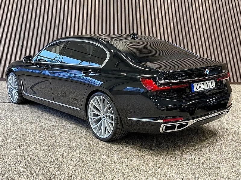Begagnad BMW M760 Executive 585 HK (430 kW) 2019 Svart Sedan