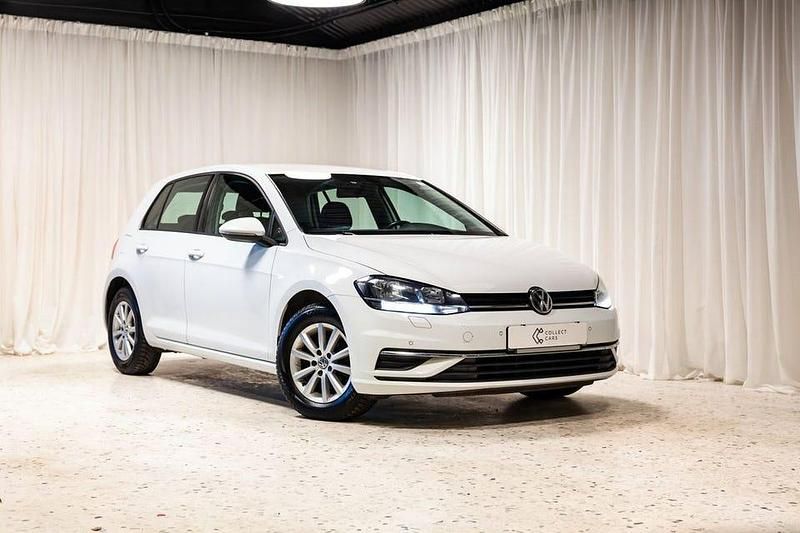 Vit Begagnad 2018 VW Golf VII Halvkombi | 104 900 kr (Bra pris) - Bild 1/4