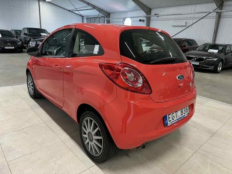 Begagnad Ford Ka Titanium 70 HK (51 kW) 2009 Röd Halvkombi