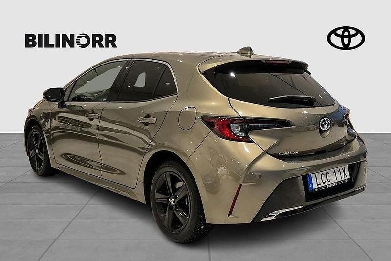 Begagnad Toyota Corolla Hybrid Style 141 HK (103 kW) 2024 Grön Halvkombi