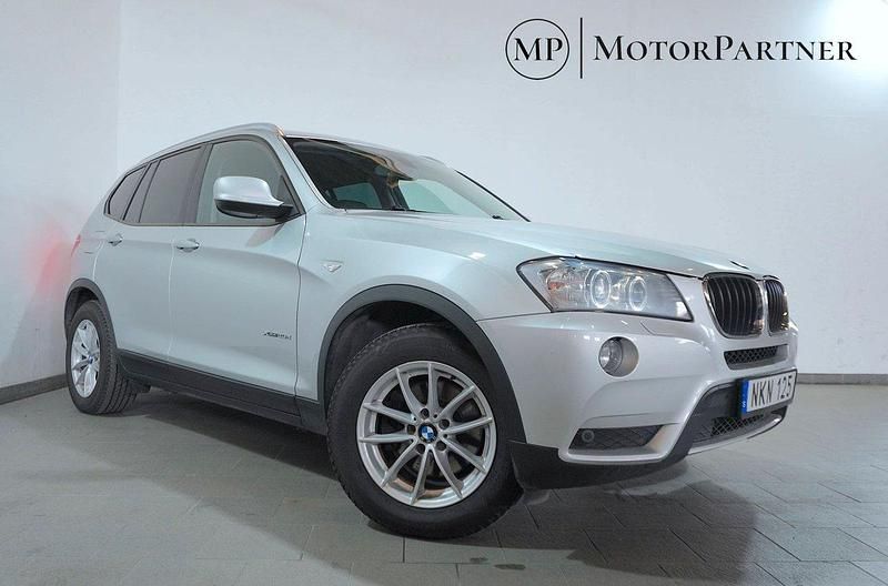 Ljusgrå Begagnad 2013 BMW X3 SUV | 169 900 kr (Marknadspris) - Bild 1/4