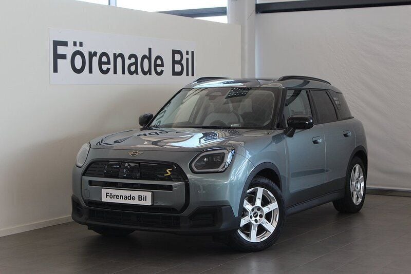 Grön Ny 2024 Mini Countryman SUV | 538 400 kr (Dyr) - Bild 1/4
