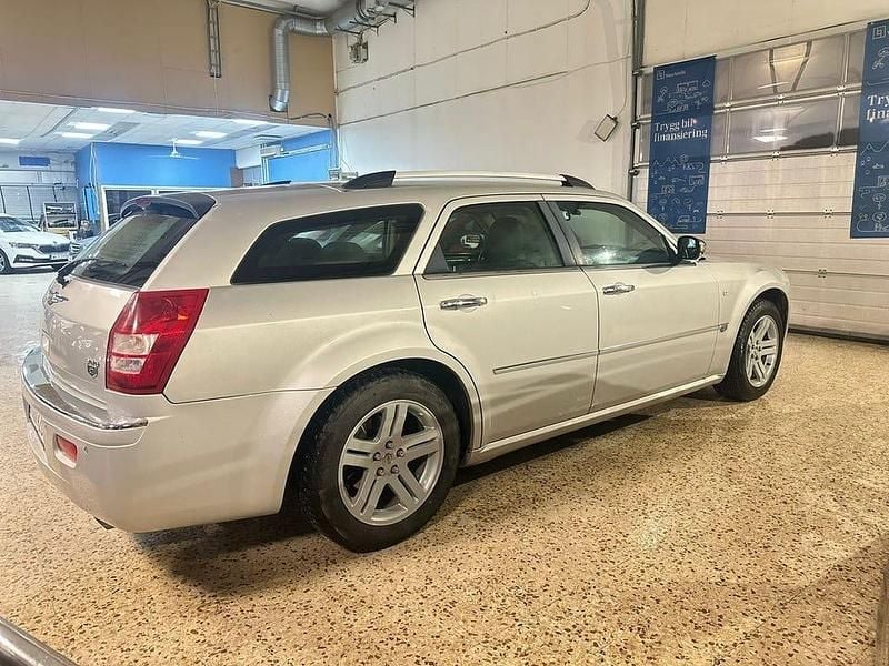 Begagnad Chrysler 300C Touring 193 HK (141 kW) 2006 Silver Kombi