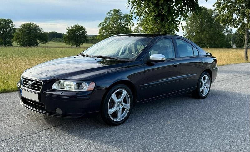 Blå Begagnad 2007 Volvo S60 Momentum Sedan | 25 000 kr (Superpris) - Bild 1/4