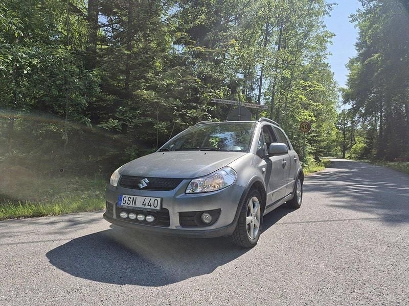 Silver Begagnad 2008 Suzuki SX4 Halvkombi | 33 000 kr (Superpris) - Bild 1/4
