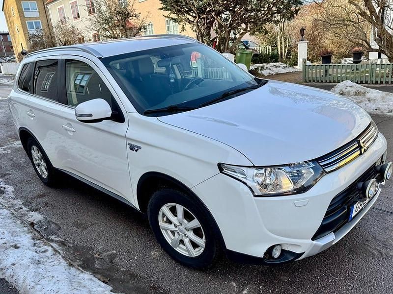 Begagnad Mitsubishi Outlander 203 HK (149 kW) 2015 SUV