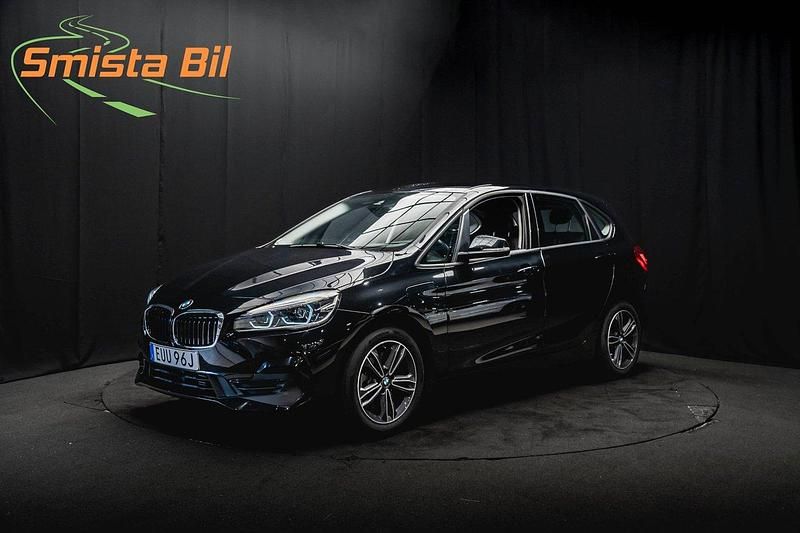 Svart Begagnad 2019 BMW 225 Active Tourer M Sport Minibuss | 249 900 kr (Marknadspris) - Bild 1/4