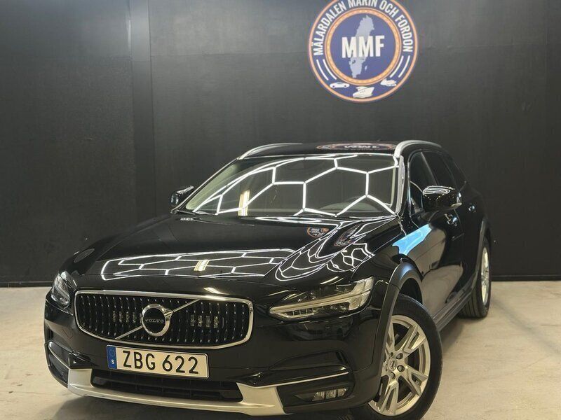 Svart Begagnad 2018 Volvo V90 CC Plus Kombi | 229 800 kr (Marknadspris) - Bild 1/4