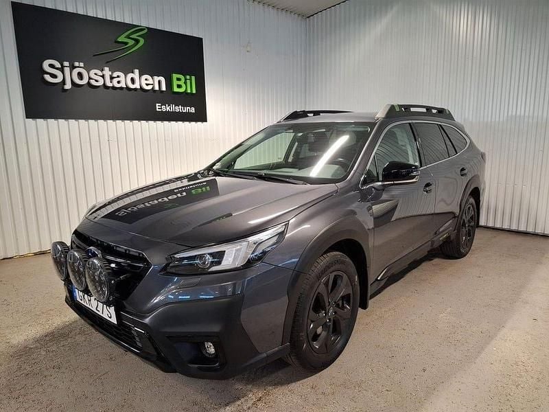Grå Begagnad 2021 Subaru Outback Kombi | 324 900 kr (Marknadspris) - Bild 1/4