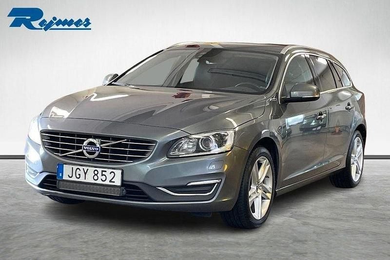Grå Begagnad 2016 Volvo V60 Summum Kombi | 149 100 kr (Marknadspris) - Bild 1/4