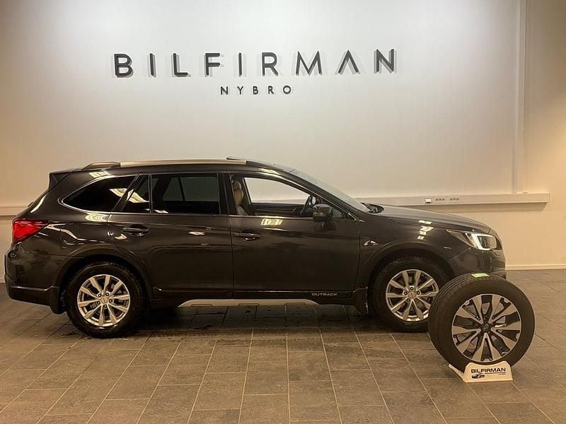 Grå Begagnad 2016 Subaru Outback Kombi | 119 900 kr (Superpris) - Bild 1/4
