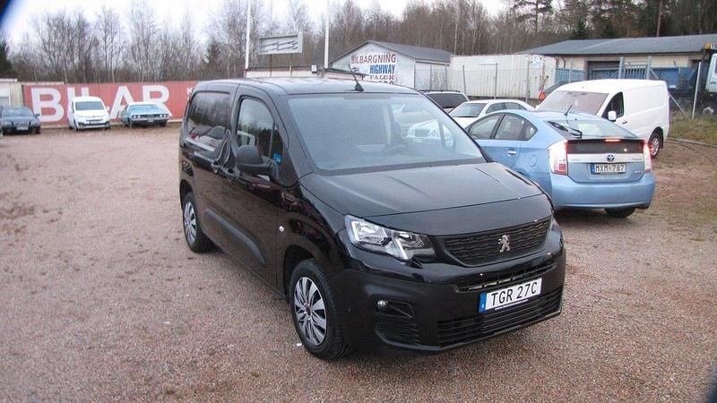 Svart Begagnad 2020 Peugeot Partner Van | 129 000 kr (Marknadspris) - Bild 1/4