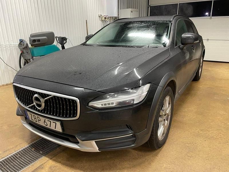 Svart (svart metallic) Begagnad 2018 Volvo V90 CC Business Edition Kombi | 225 000 kr (Bra pris) - Bild 1/2