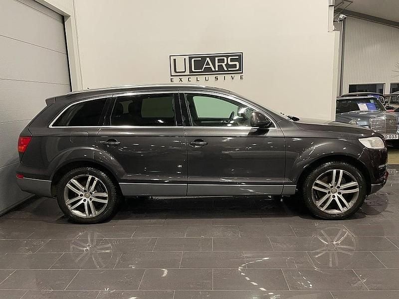 Begagnad Audi Q7 Design 350 HK (257 kW) 2006 Grå SUV