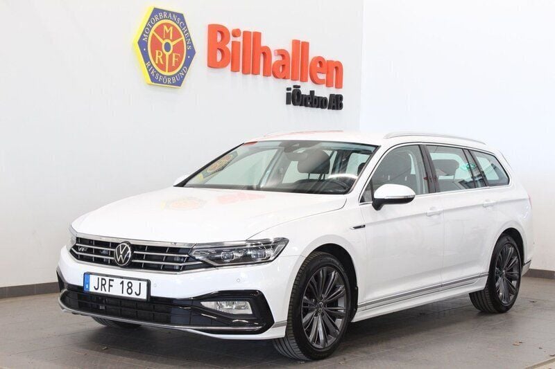 Vit Begagnad 2021 VW Passat R-line Kombi | 299 000 kr (Bra pris) - Bild 1/4