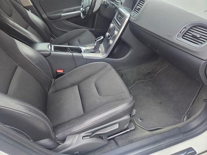 Begagnad Volvo V60 200 HK (147 kW) 2018 Vit Kombi