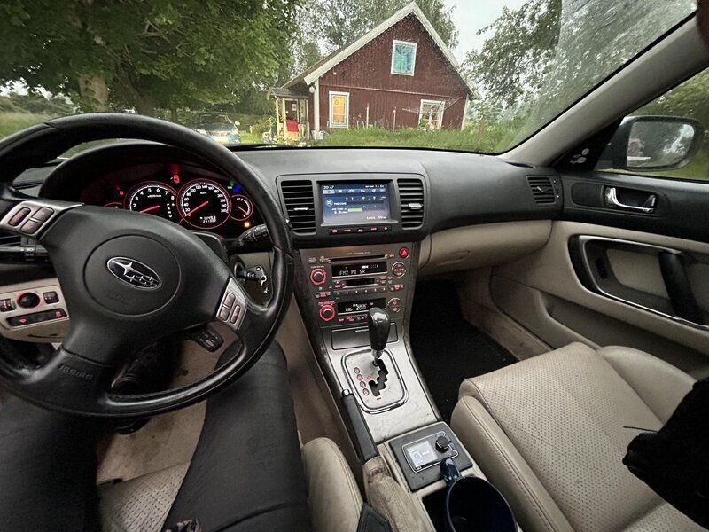 Grå Begagnad 2006 Subaru Legacy Kombi | 49 000 kr (Marknadspris) - Bild 1/4