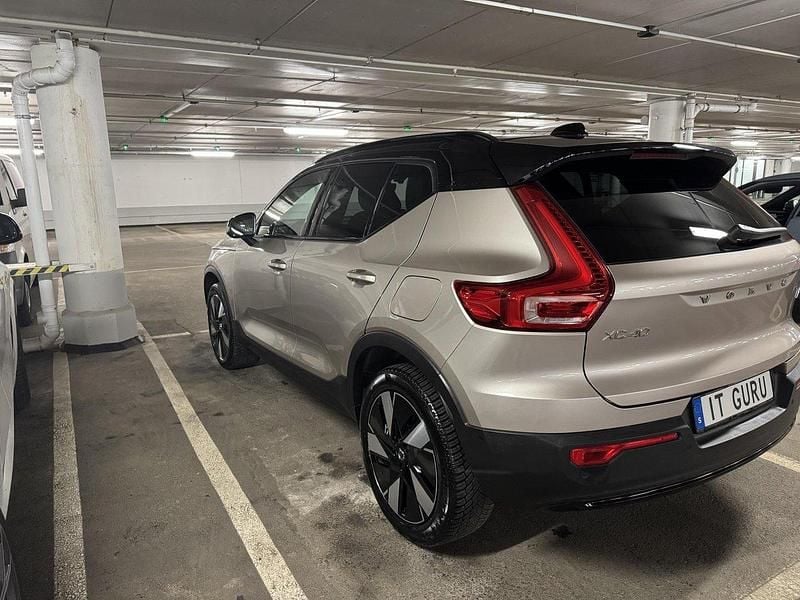 Grå Begagnad 2024 Volvo XC40 Ultimate SUV | 465 000 kr (Marknadspris) - Bild 1/4
