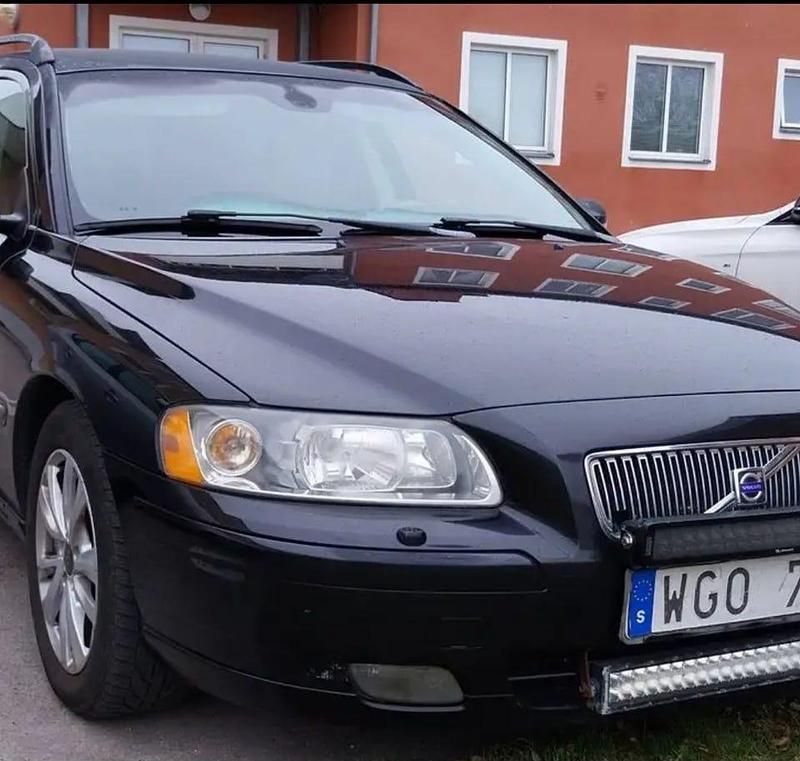 Begagnad 2005 Volvo V70 Kombi | 37 000 kr - Bild 1/4