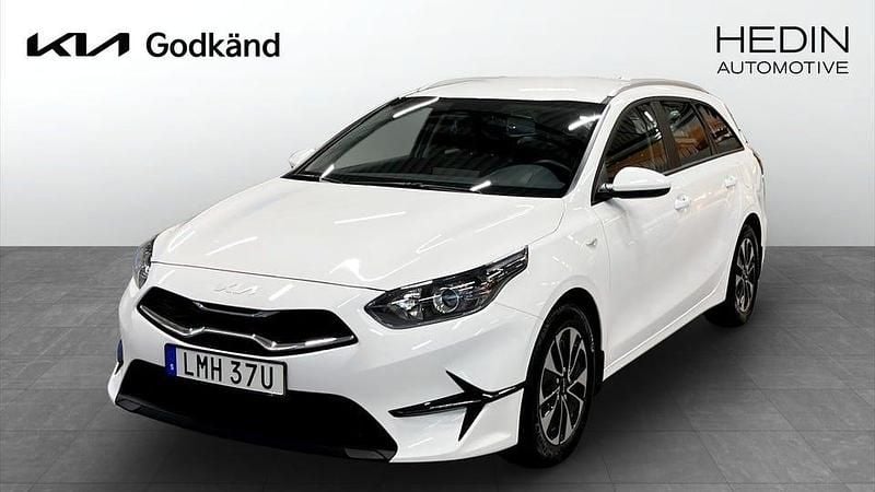Vit Begagnad 2025 Kia Ceed Halvkombi | 250 000 kr (Superpris) - Bild 1/4