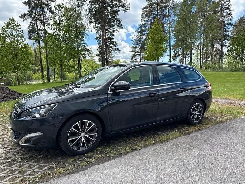 Begagnad Peugeot 308 SW Allure 120 HK (88 kW) 2016 Mörkgrå Kombi