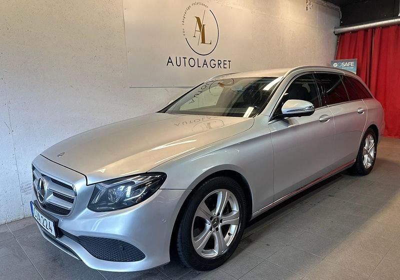 Silver Begagnad 2017 Mercedes E220 Avantgarde Kombi | 219 700 kr (Superpris) - Bild 1/4