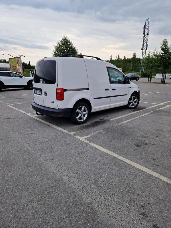 Vit Begagnad 2016 VW Caddy Minibuss | 94 500 kr (Bra pris) - Bild 1/4