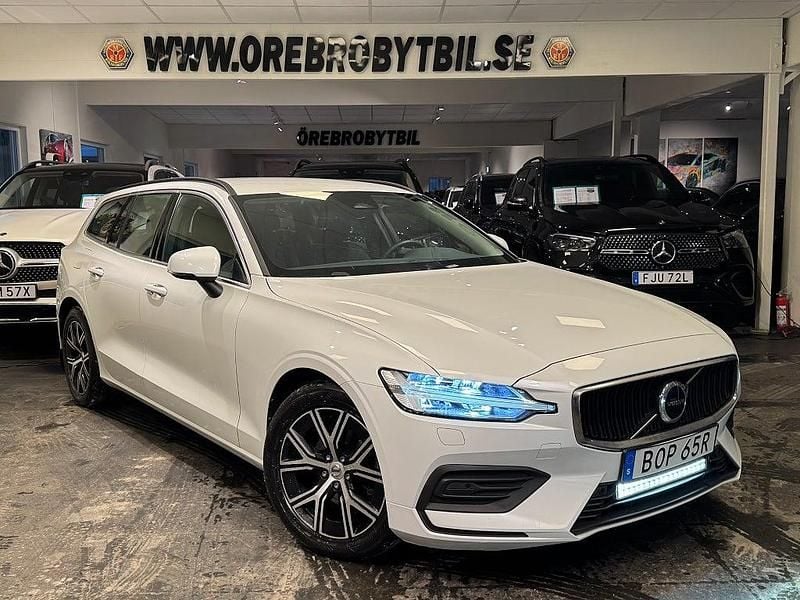 Vit Begagnad 2022 Volvo V60 Core Kombi | 319 900 kr (Marknadspris) - Bild 1/4