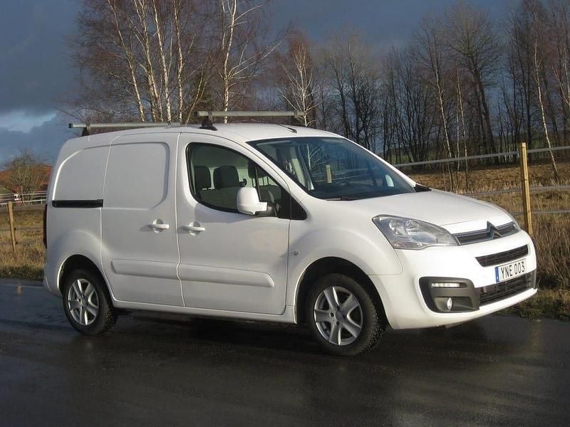Vit Begagnad 2017 Citroën Berlingo Minibuss | 79 500 kr (Marknadspris) - Bild 1/4