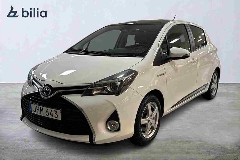 Vit Begagnad 2016 Toyota Yaris Hybrid Halvkombi | 159 900 kr (Marknadspris) - Bild 1/1